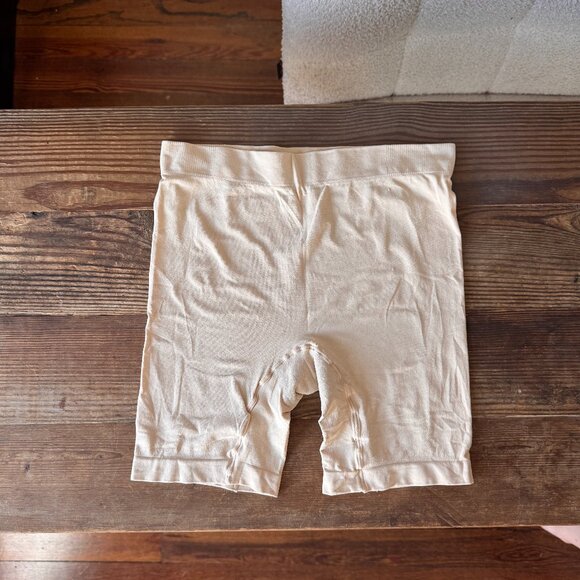 Thigh Society - The Cooling Shorts - 5" Beige M/L - Picture 3 of 6